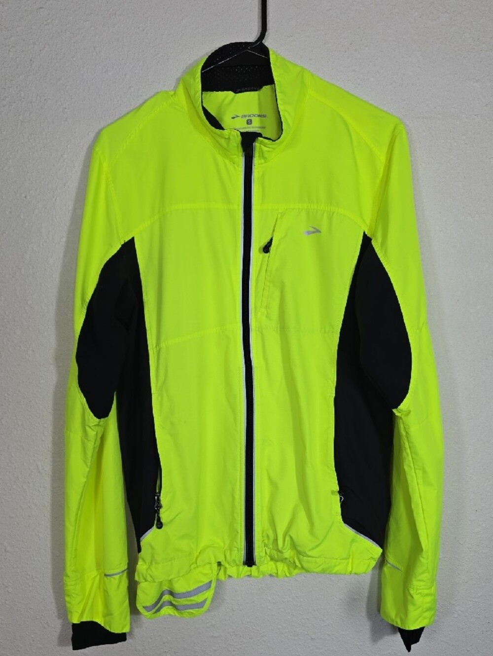 Brooks jacket High-Visibility Neon Yellow